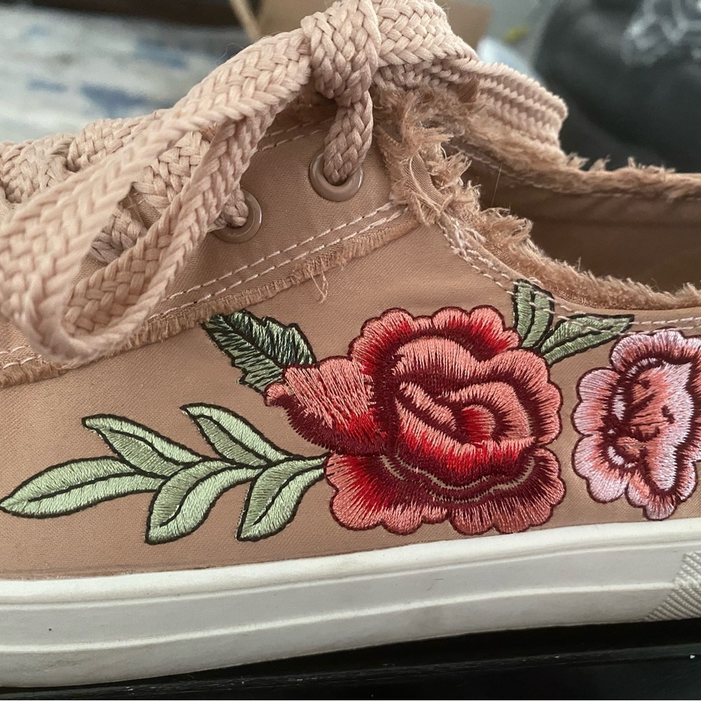 Bebe Sport Women's Size 10 Satin Floral Embroidered Sneakers